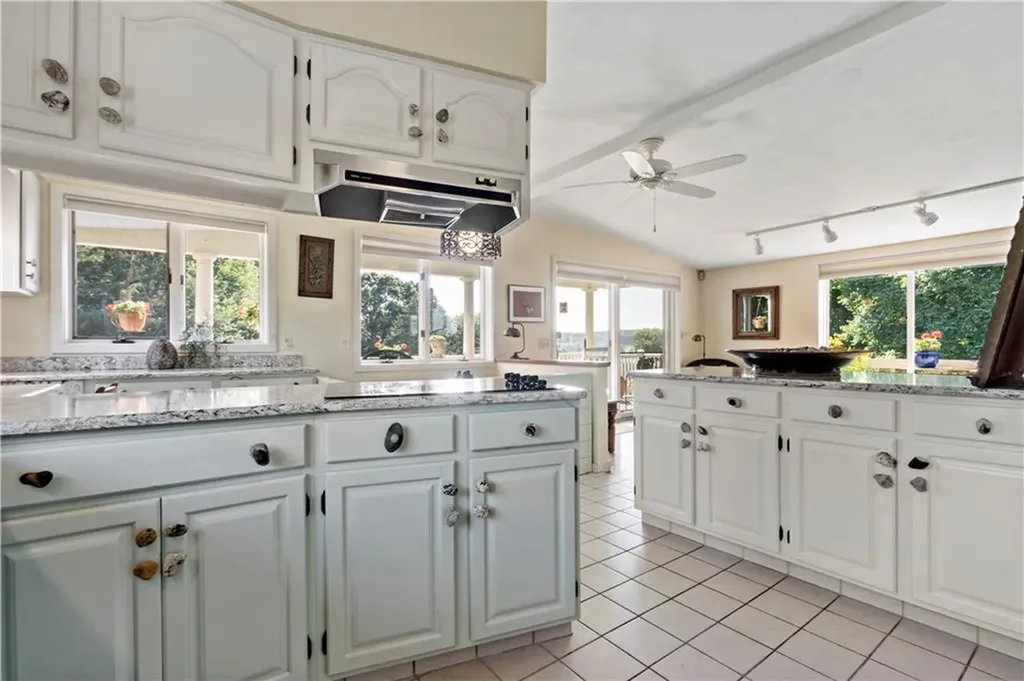 20 Bedford Circle Narragansett RI 02882