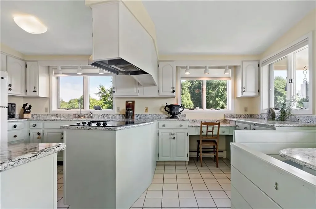 20 Bedford Circle Narragansett RI 02882