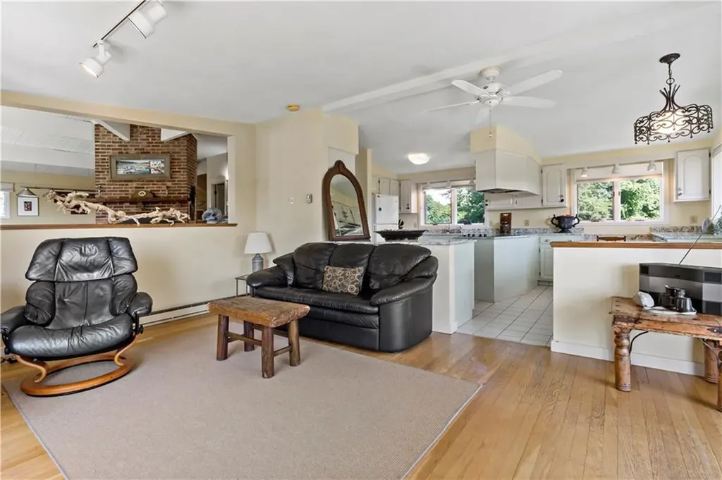 20 Bedford Circle Narragansett RI 02882