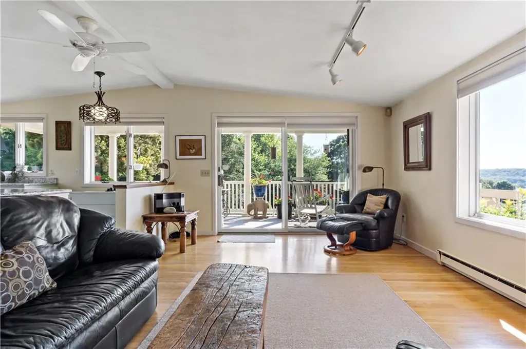 20 Bedford Circle Narragansett RI 02882