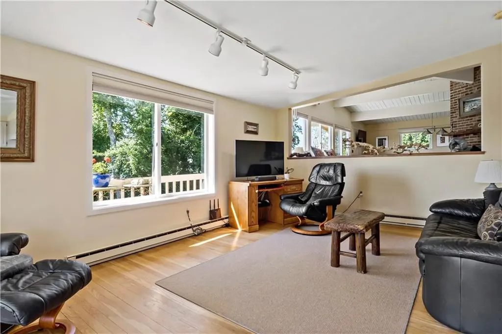 20 Bedford Circle Narragansett RI 02882