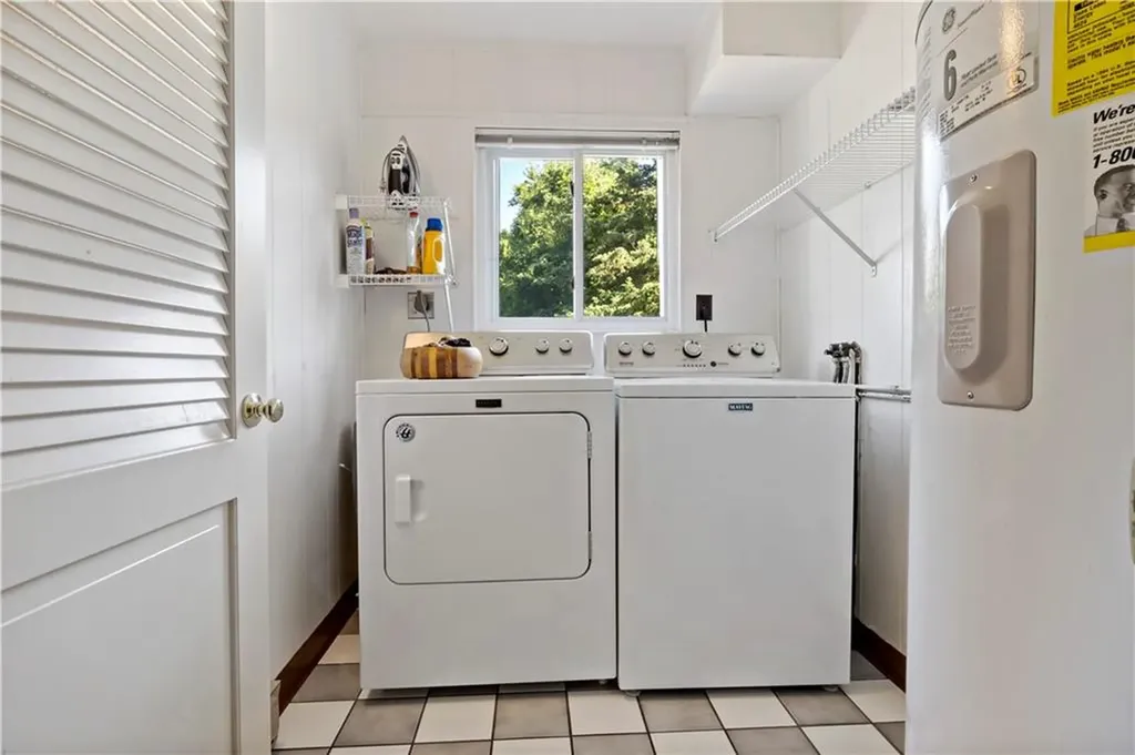 20 Bedford Circle Narragansett RI 02882