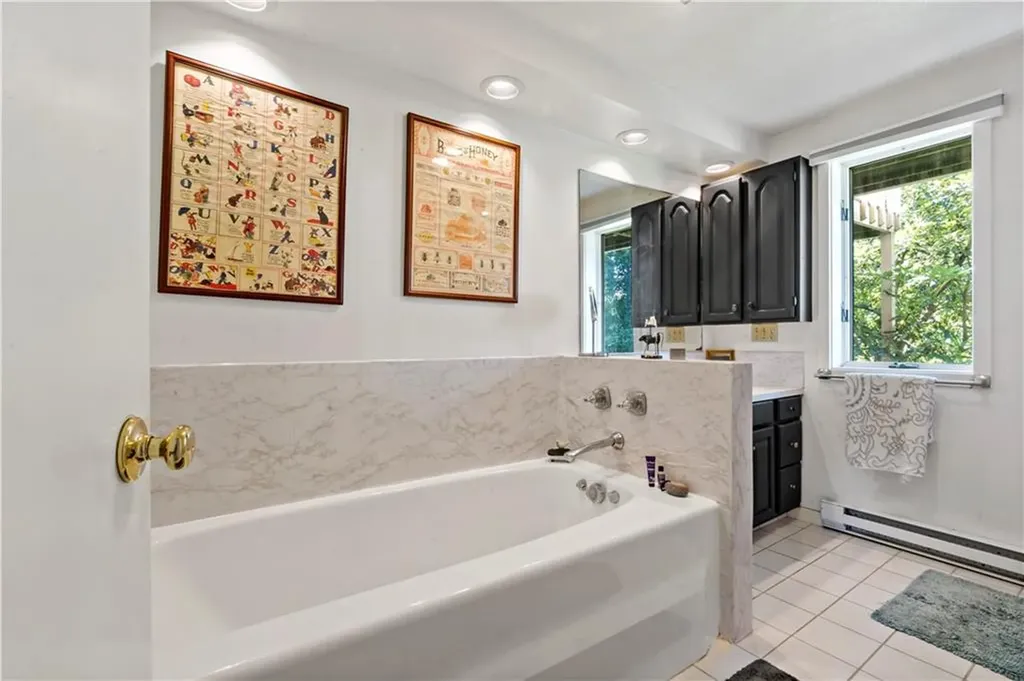 20 Bedford Circle Narragansett RI 02882