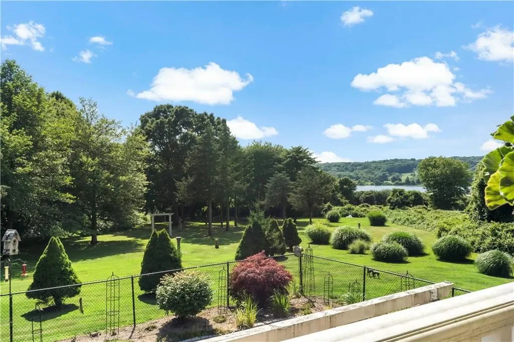 20 Bedford Circle Narragansett RI 02882
