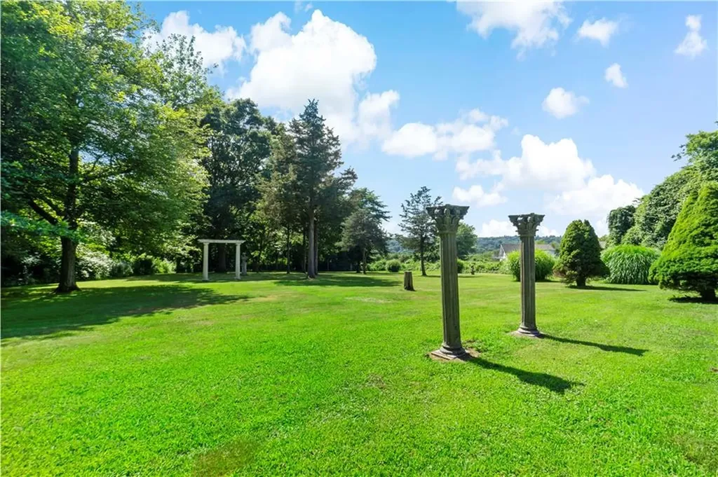 20 Bedford Circle Narragansett RI 02882