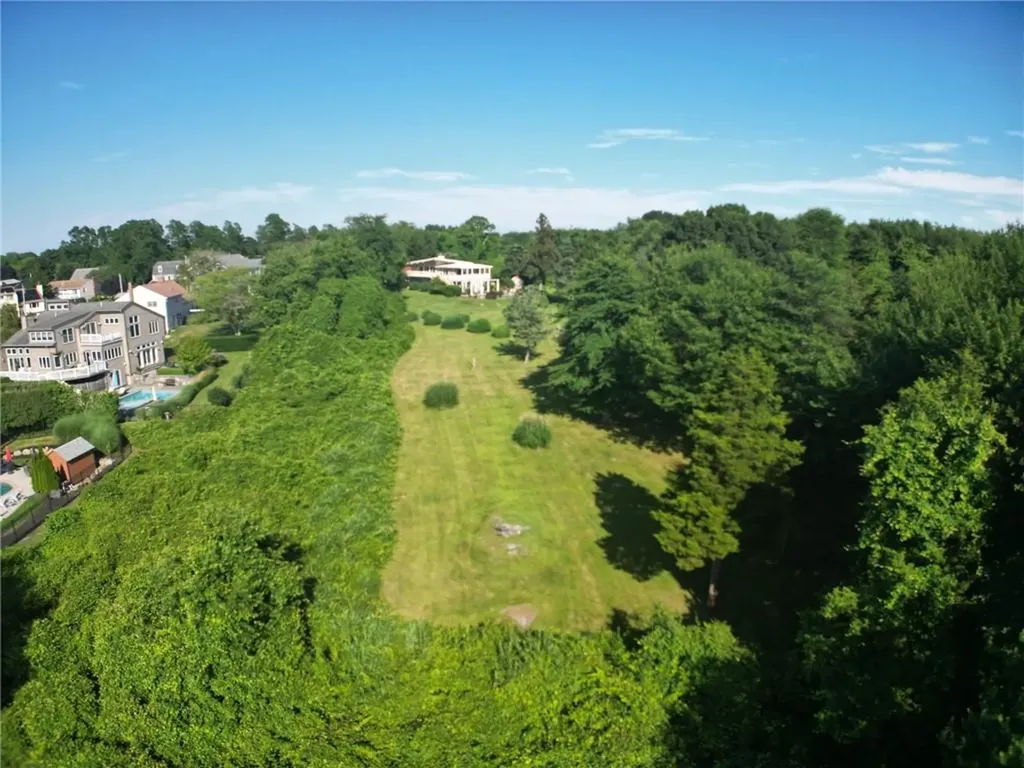 20 Bedford Circle Narragansett RI 02882