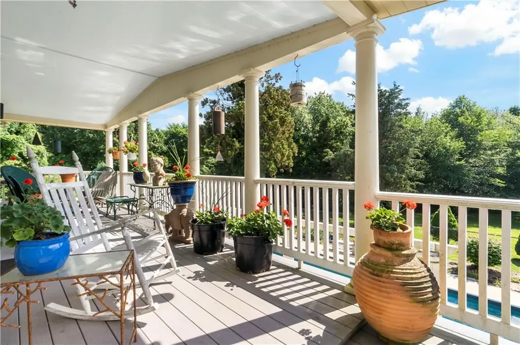 20 Bedford Circle Narragansett RI 02882
