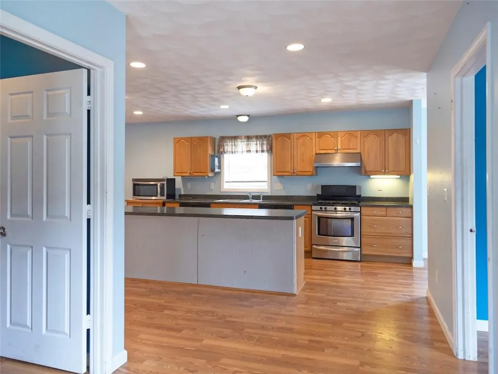192 Midget Avenue Warwick RI 02886