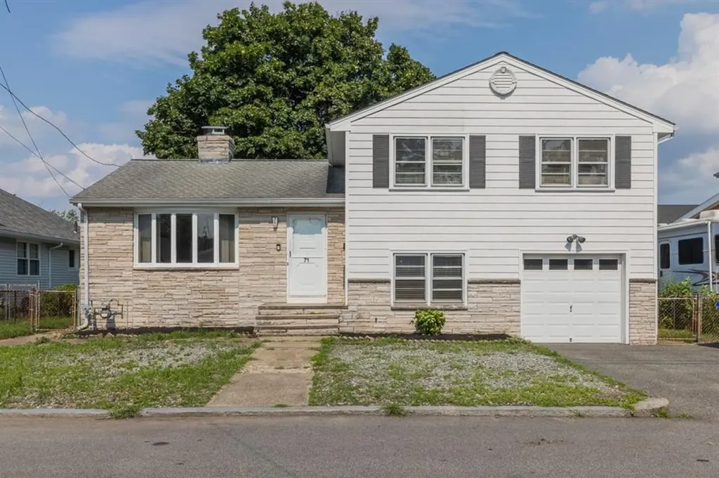 71 Garfield Street North Providence RI 02904