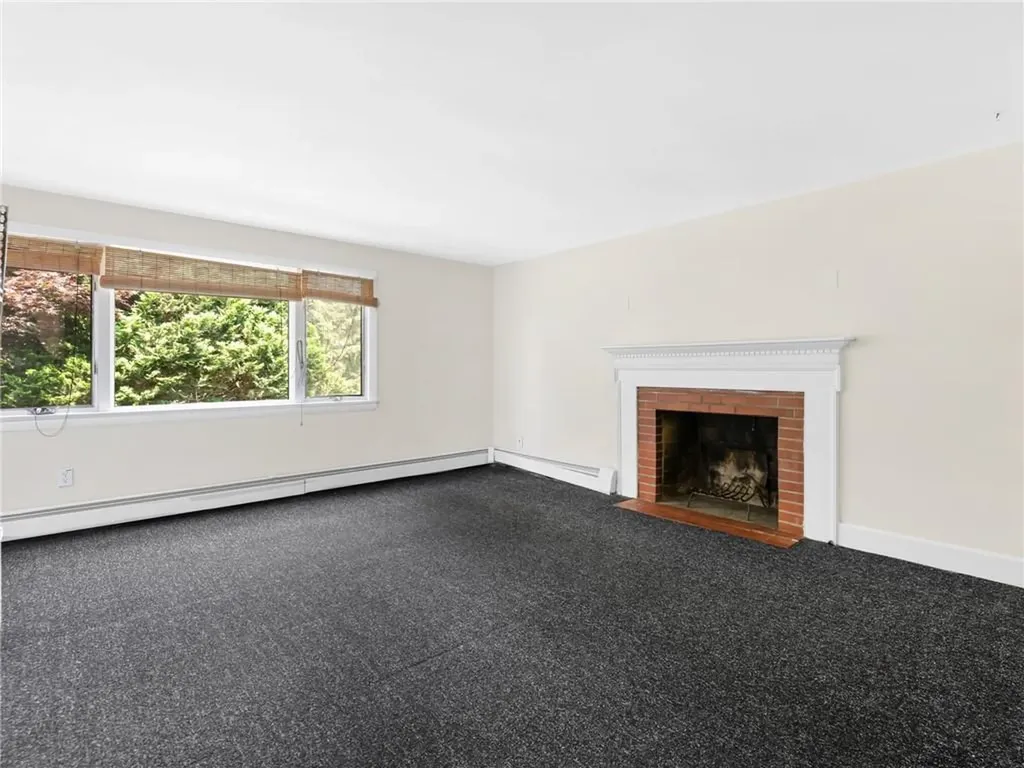 1 Vineland Drive Barrington RI 02806