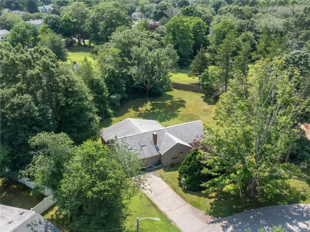 1 Vineland Drive Barrington RI 02806