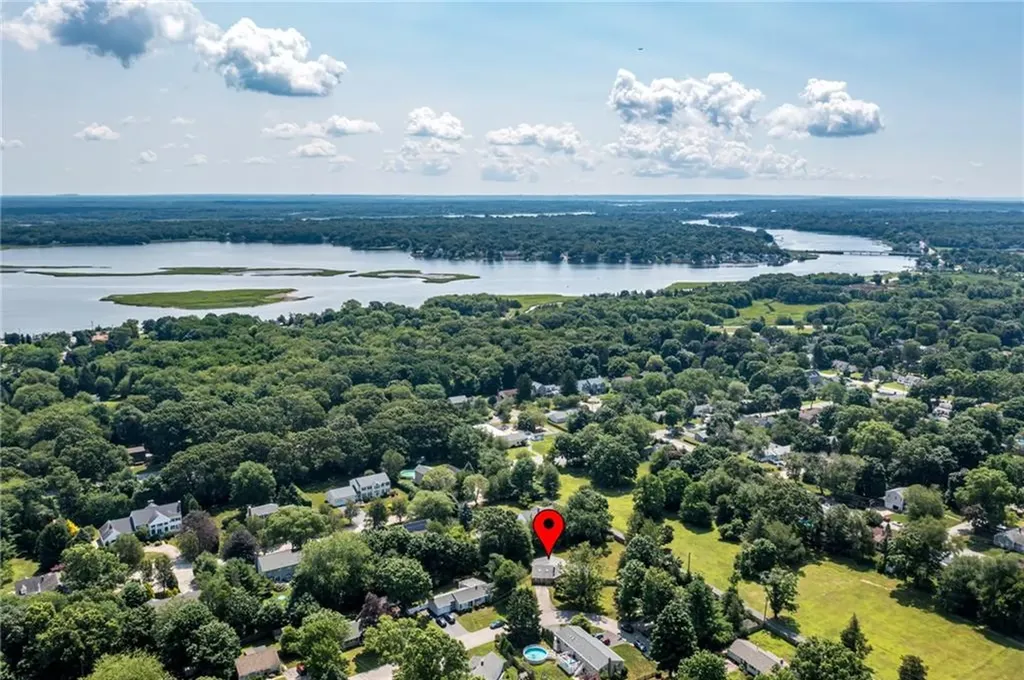 1 Vineland Drive Barrington RI 02806