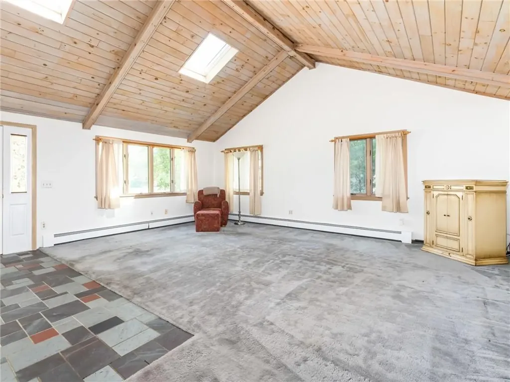1 Vineland Drive Barrington RI 02806