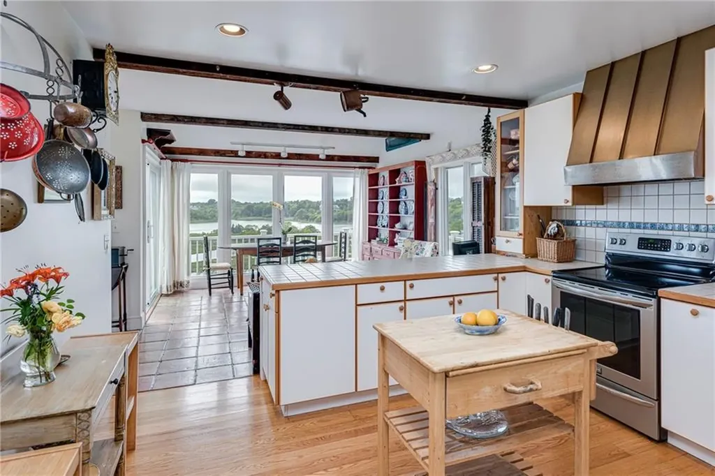 25 Ocean Heights Road Newport RI 02840