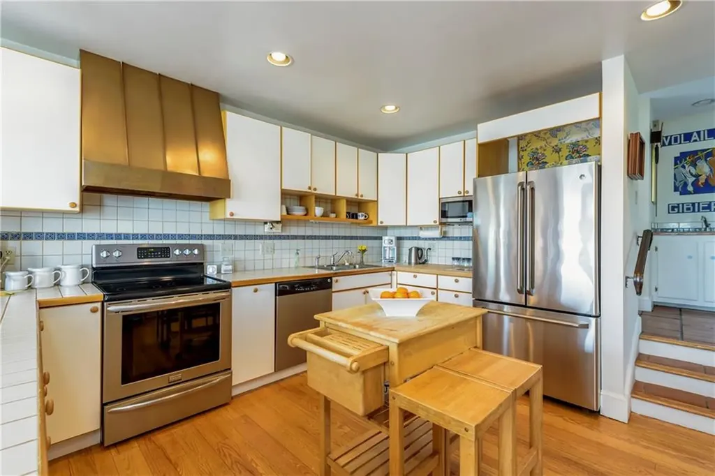 25 Ocean Heights Road Newport RI 02840