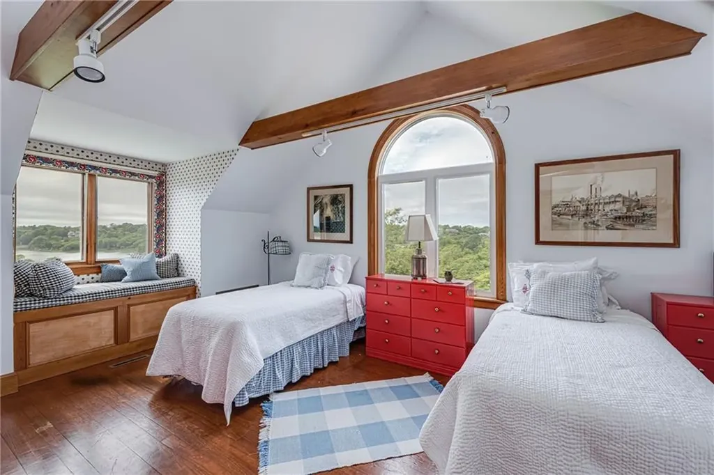 25 Ocean Heights Road Newport RI 02840