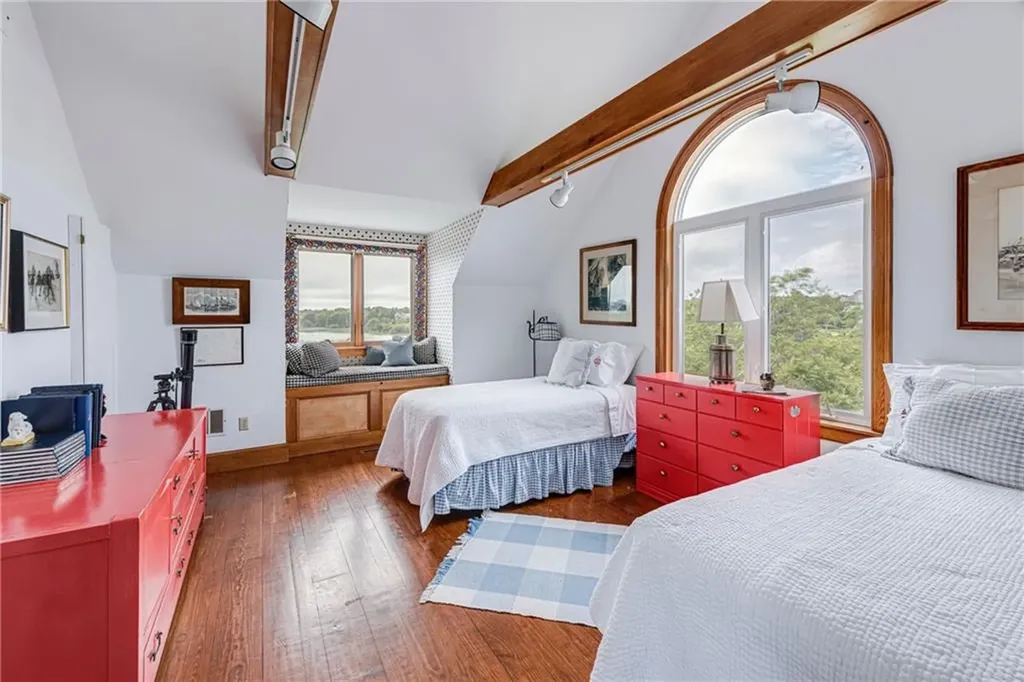 25 Ocean Heights Road Newport RI 02840