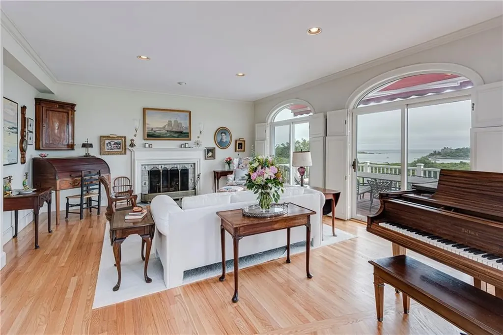 25 Ocean Heights Road Newport RI 02840