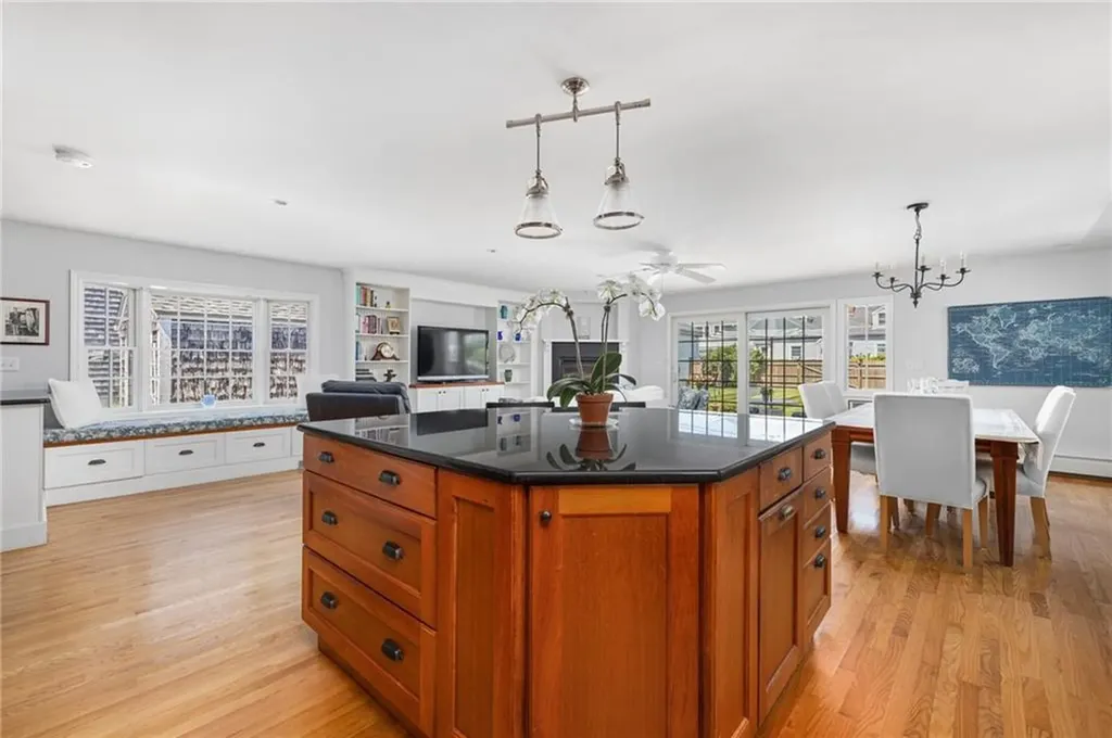 98 Tuckerman Avenue Middletown RI 02842