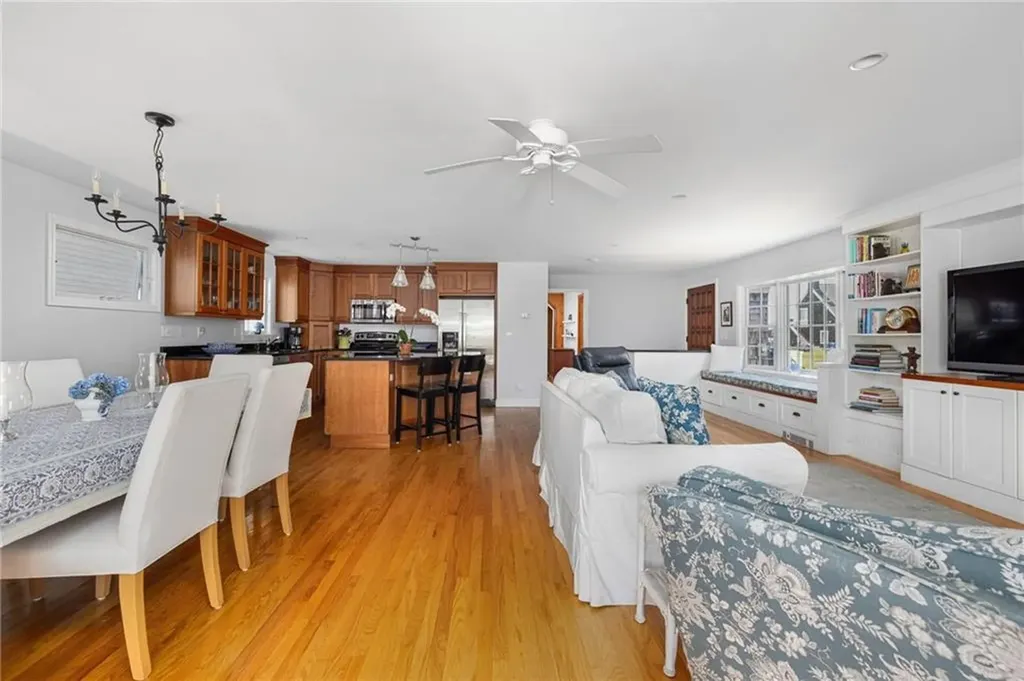 98 Tuckerman Avenue Middletown RI 02842