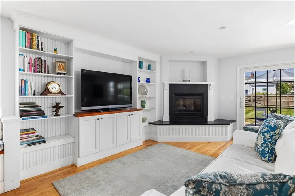 98 Tuckerman Avenue Middletown RI 02842