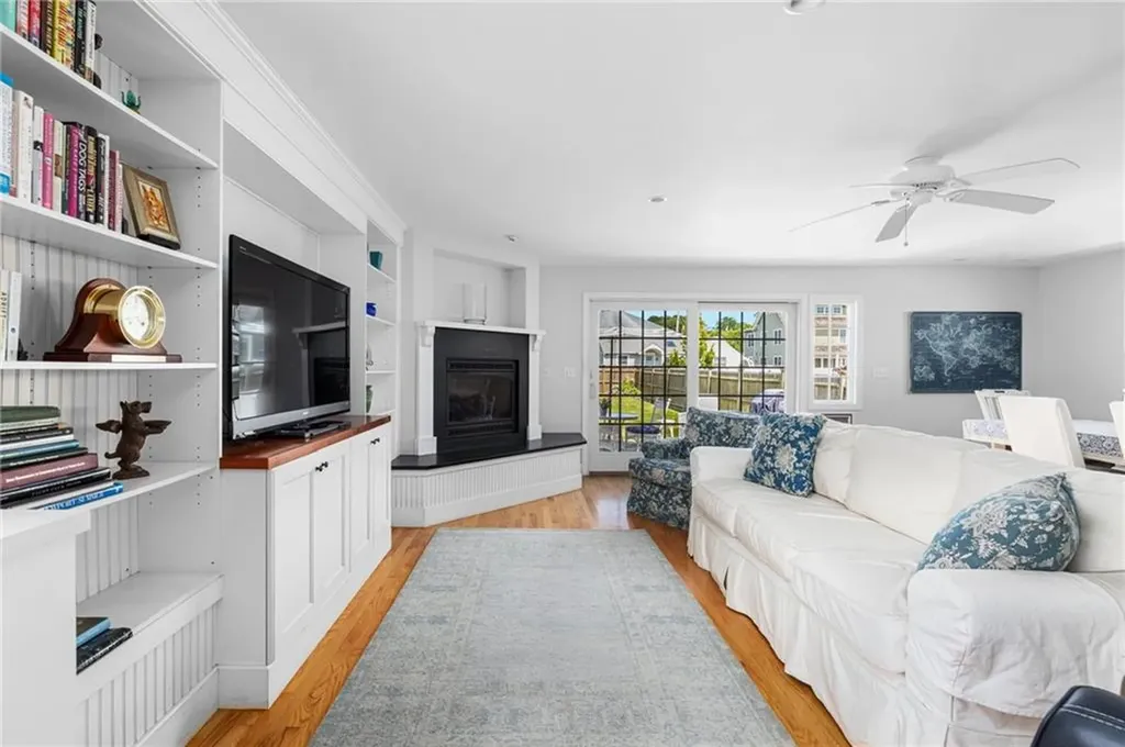 98 Tuckerman Avenue Middletown RI 02842