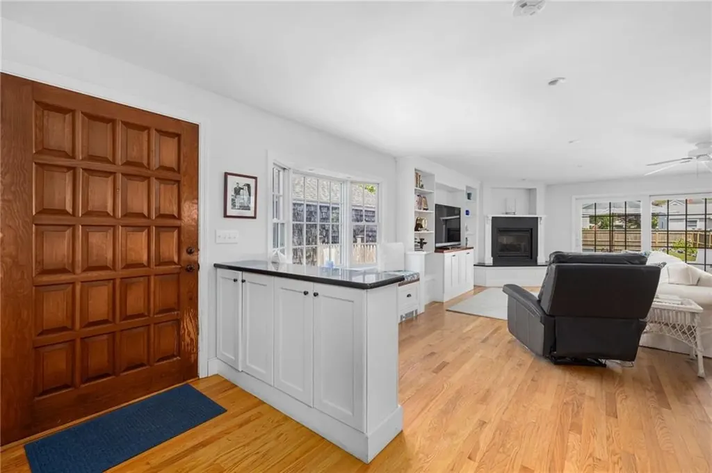 98 Tuckerman Avenue Middletown RI 02842