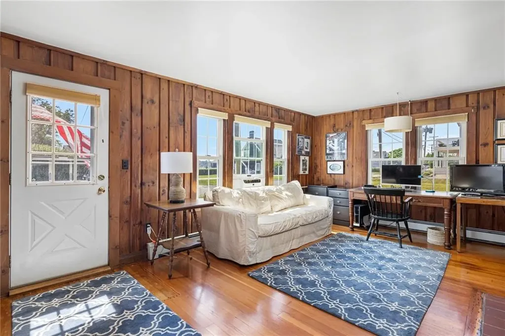 98 Tuckerman Avenue Middletown RI 02842