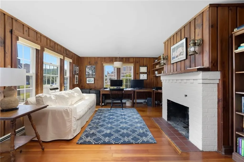 98 Tuckerman Avenue Middletown RI 02842