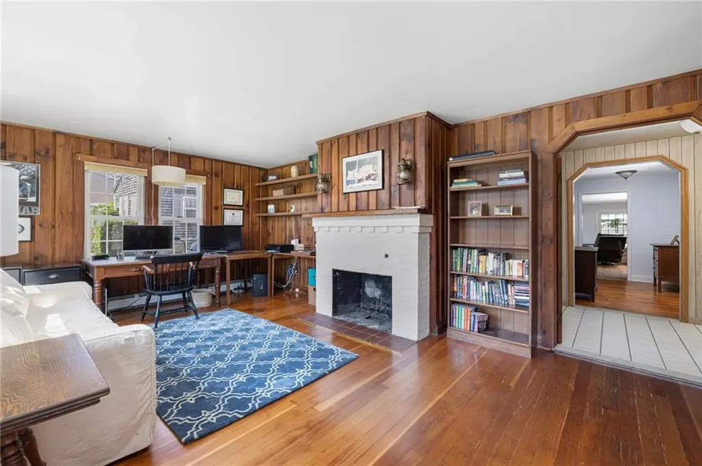 98 Tuckerman Avenue Middletown RI 02842