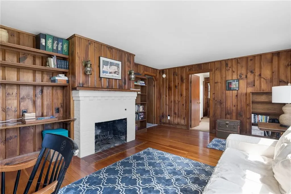 98 Tuckerman Avenue Middletown RI 02842