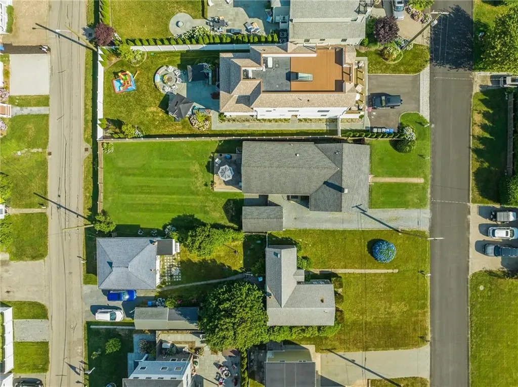 98 Tuckerman Avenue Middletown RI 02842