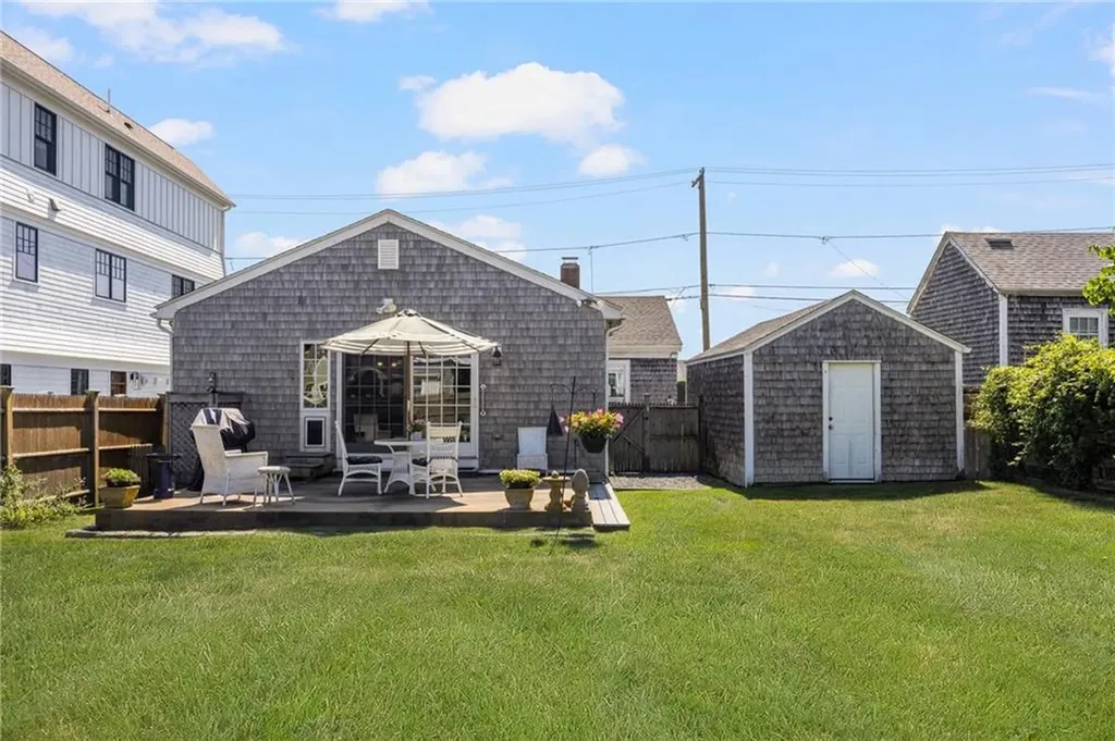 98 Tuckerman Avenue Middletown RI 02842