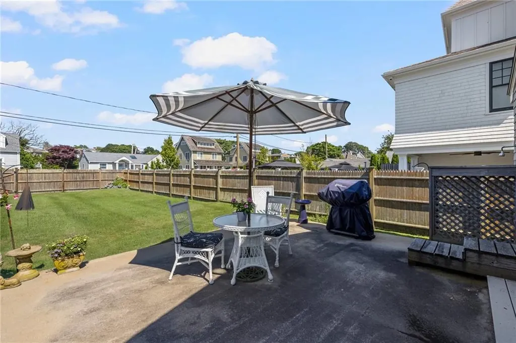 98 Tuckerman Avenue Middletown RI 02842