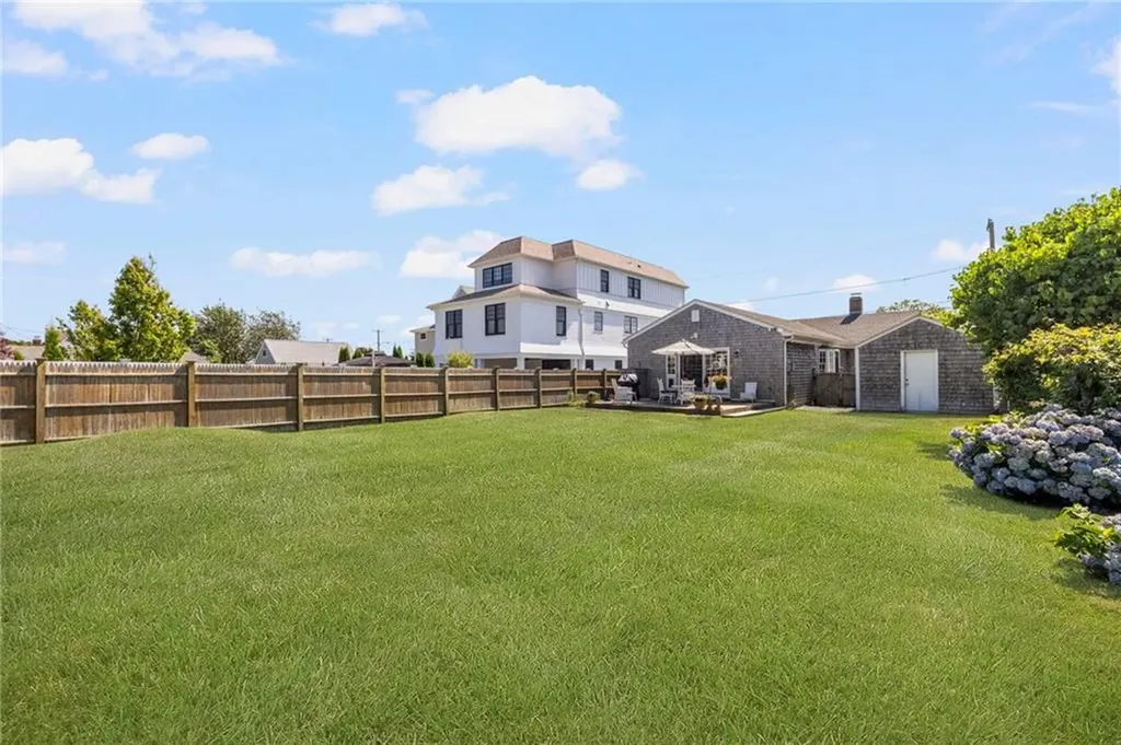 98 Tuckerman Avenue Middletown RI 02842