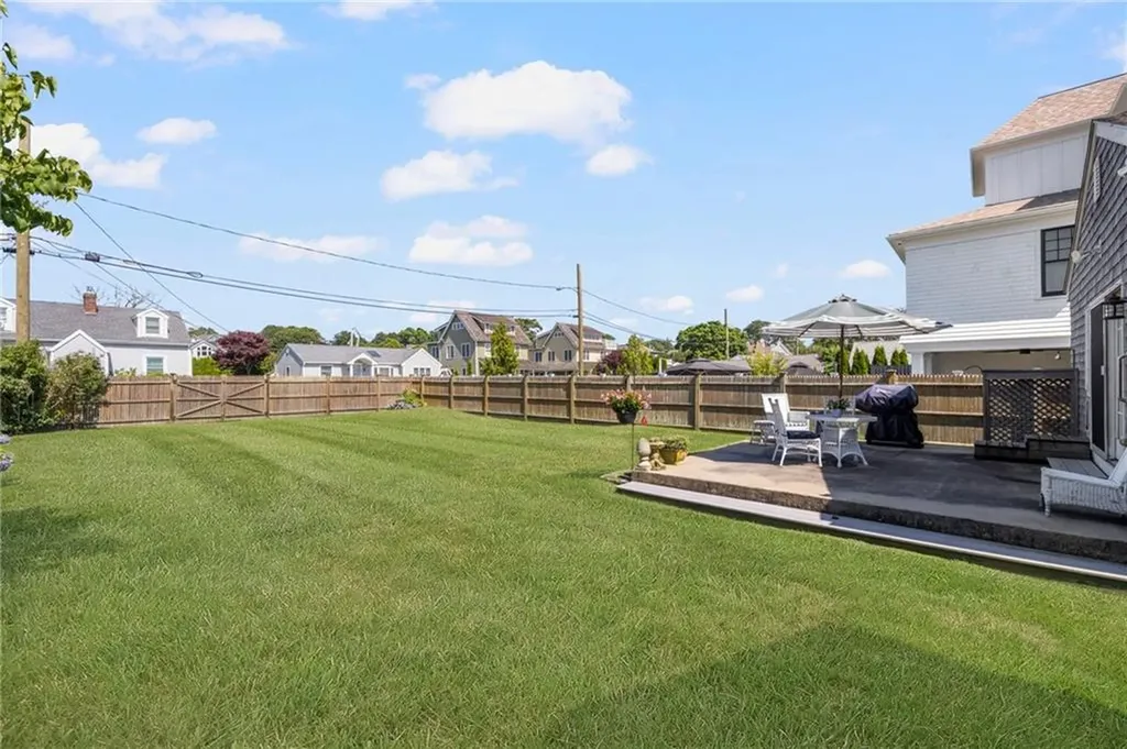98 Tuckerman Avenue Middletown RI 02842
