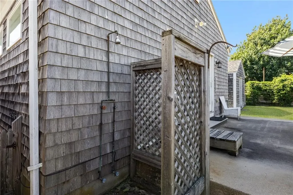 98 Tuckerman Avenue Middletown RI 02842