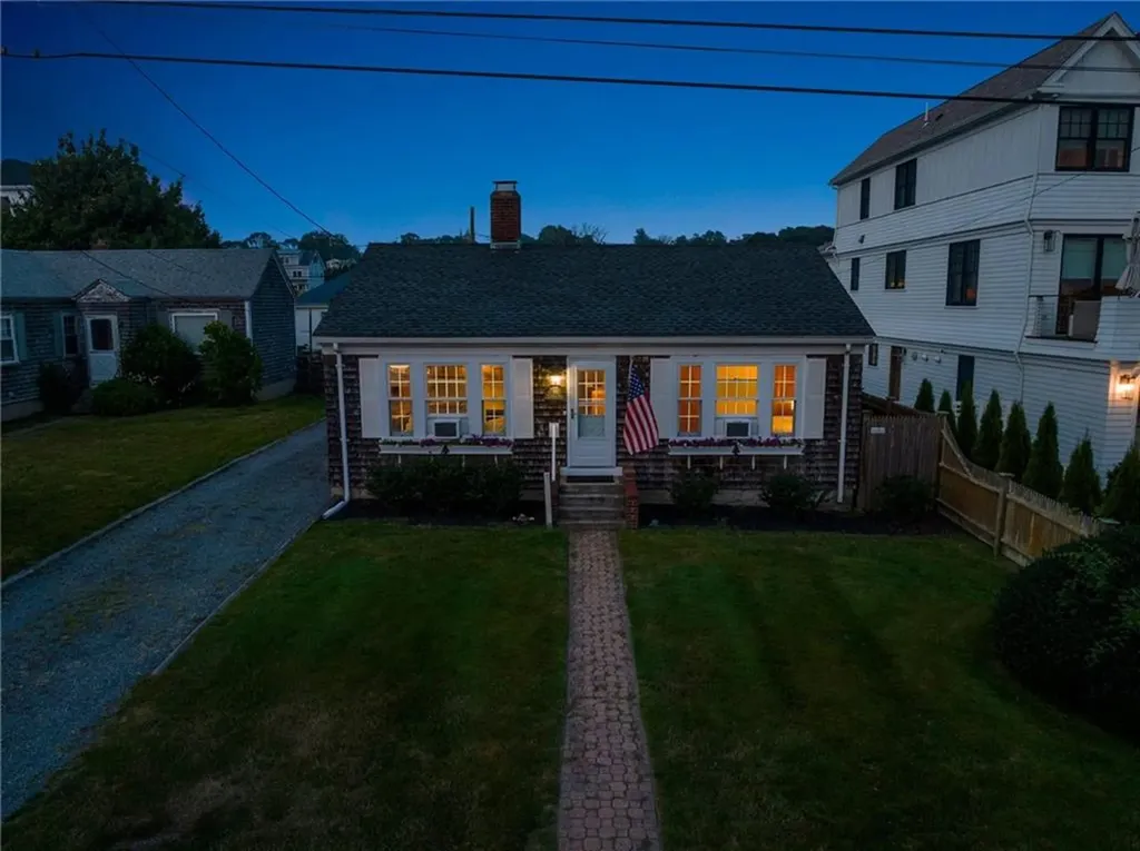 98 Tuckerman Avenue Middletown RI 02842