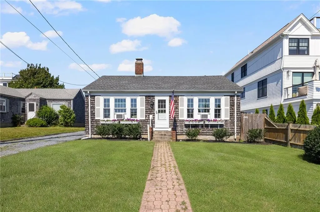 98 Tuckerman Avenue Middletown RI 02842