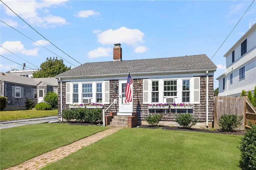 98 Tuckerman Avenue Middletown RI 02842