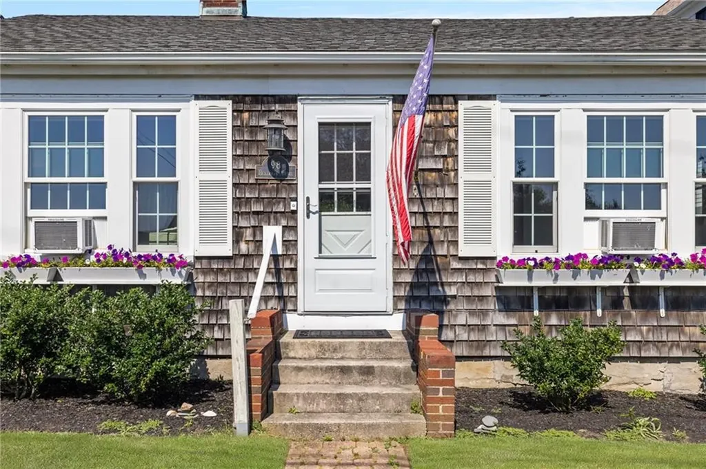 98 Tuckerman Avenue Middletown RI 02842