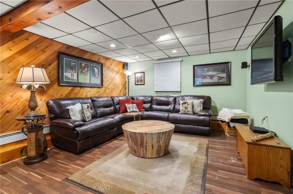 15 Carmina Circle Cranston RI 02921