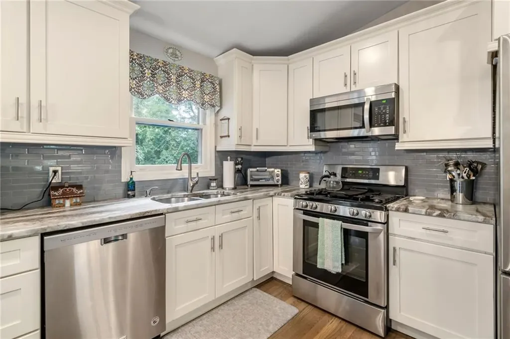 15 Carmina Circle Cranston RI 02921