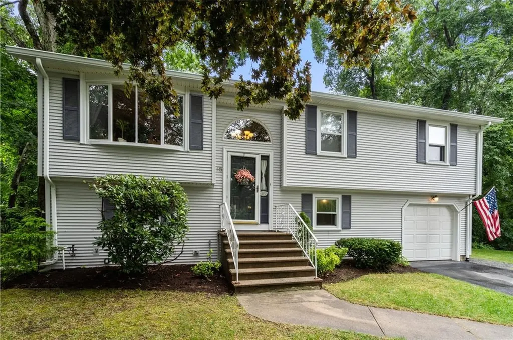 15 Carmina Circle Cranston RI 02921