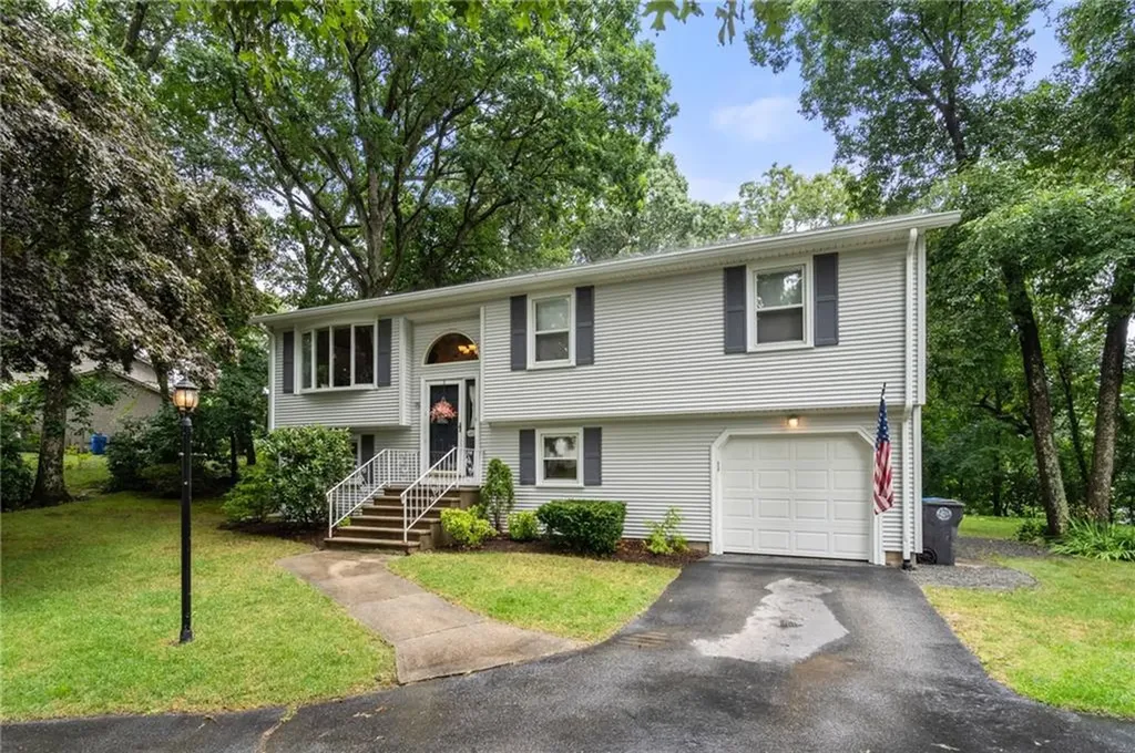 15 Carmina Circle Cranston RI 02921