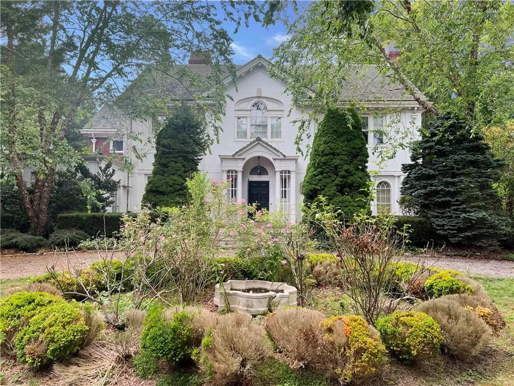 77 Catherine Street Newport RI 02840