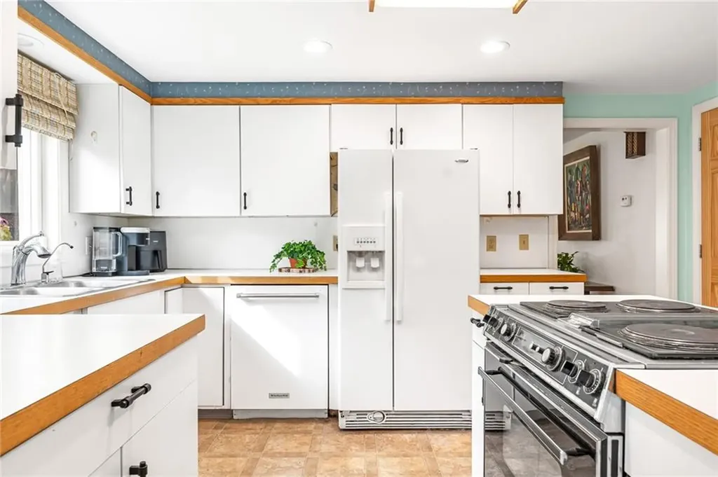 15 Candle Hill Court Warwick RI 02886