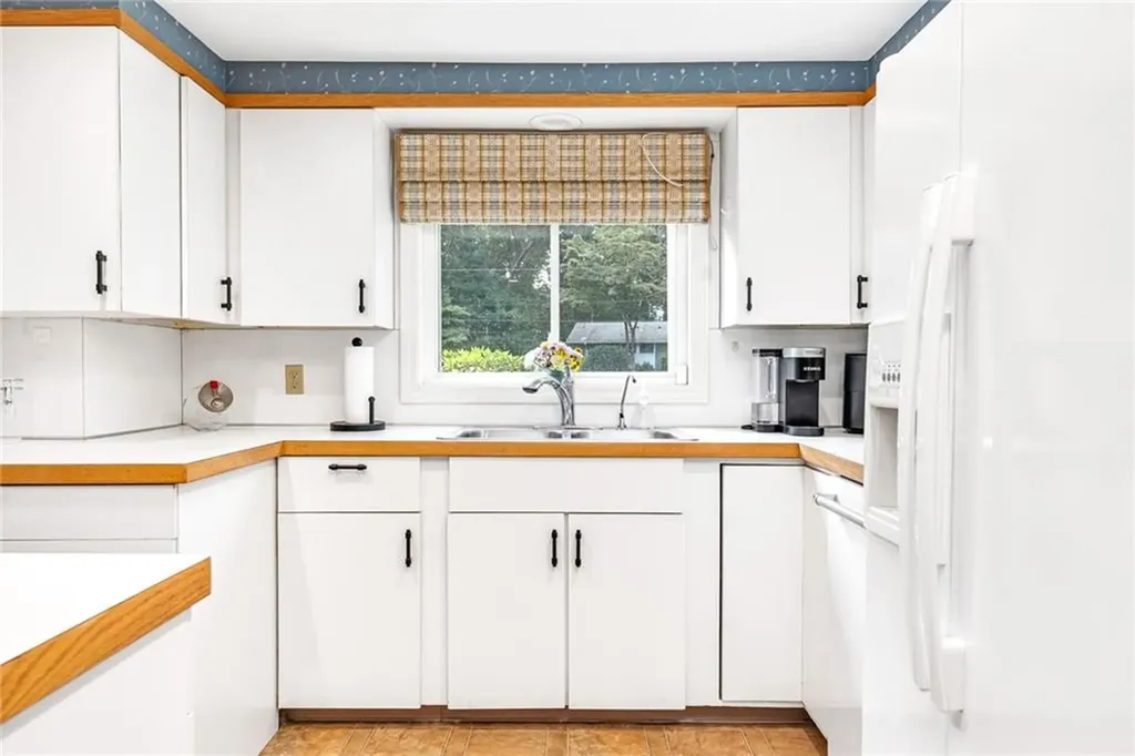 15 Candle Hill Court Warwick RI 02886