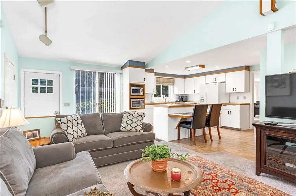 15 Candle Hill Court Warwick RI 02886