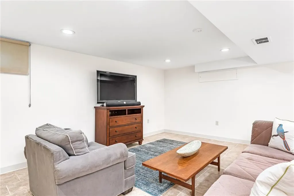 15 Candle Hill Court Warwick RI 02886